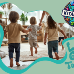 Kinder laufen Barfuß im Kitaalltag